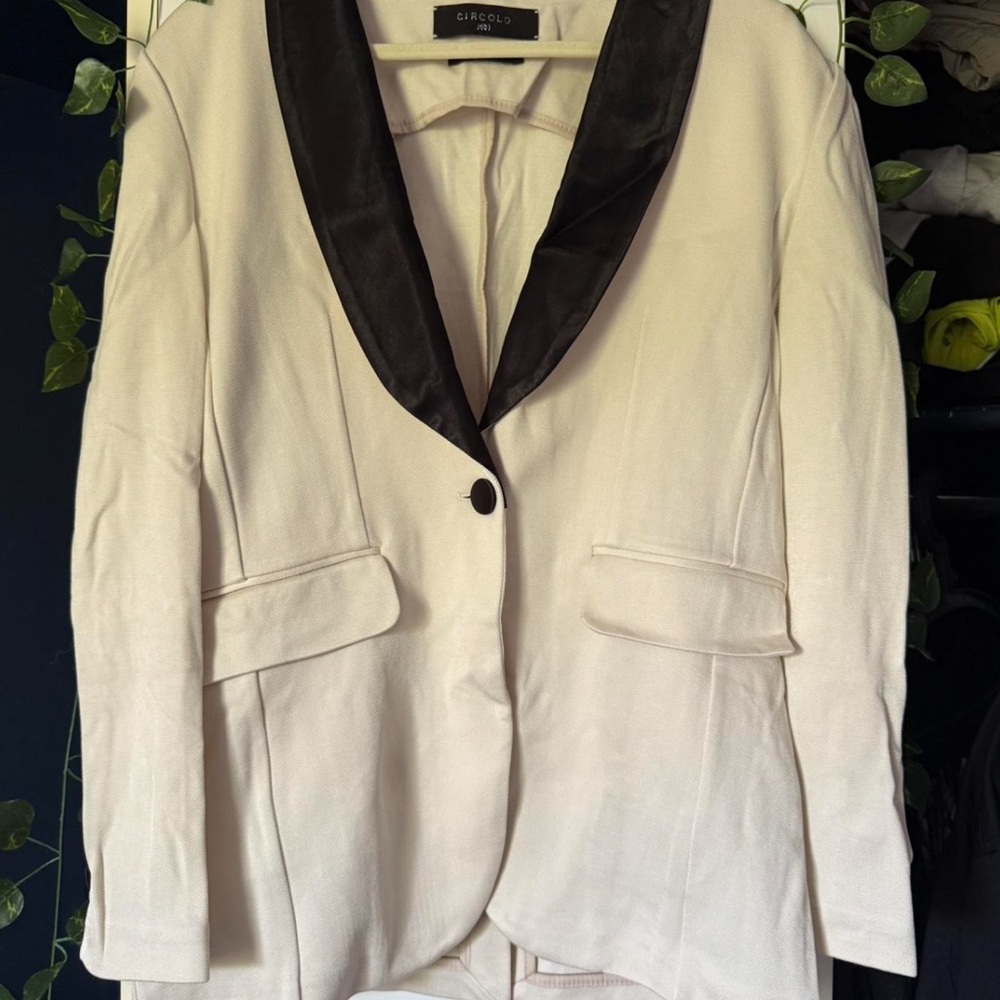 CIRCOLO 1901 blazer Luxury line Ivory/bone color with black satin details S/M